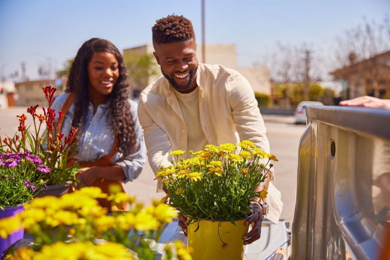 Happy couple shopping in a farm. Nacero Campaign, lifestyle photography