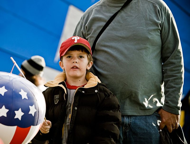 American family looking at the lift of during the Albuquerque Balloon Fiesta