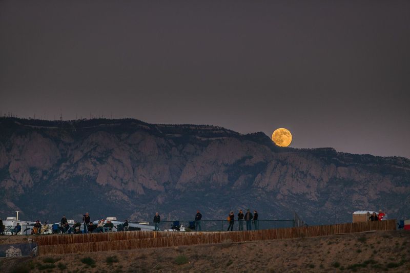 Sunrise with the moon at the Albuquerque Balloon Fiesta